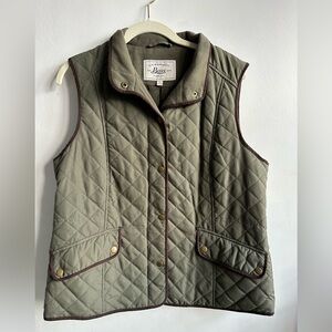 G.H. Bass & Co. Women's Olive Quilted Vest size L